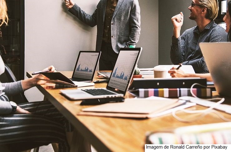 Do trabalho invisível à mudança social: o papel das empresas na economia do cuidado