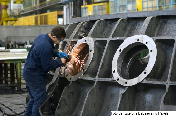 Produção industrial varia 0,3% em março e fecha primeiro trimestre em queda