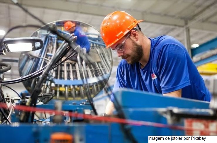 Economia Índice de confiança do empresário industrial avança 1,4 ponto em abril