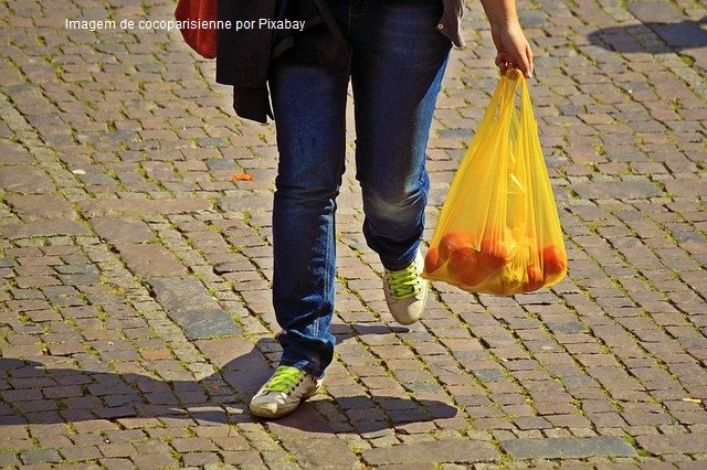 RJ: Supermercados tiram de circulação 4,3 bilhões de sacolas plásticas