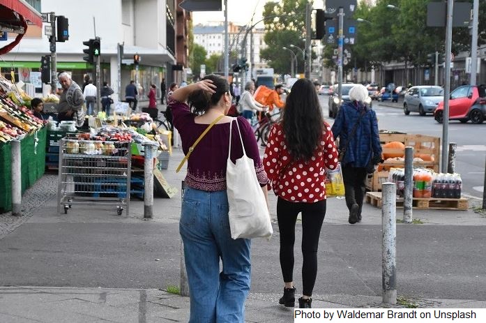 Consumidores afirmam que lojas físicas fidelizam melhor que lojas online, revela pesquisa