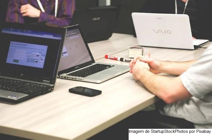 Plataformas digitais auxiliam empresas no controle de documentos e licenças