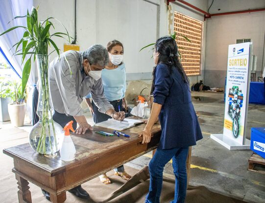 Cooperativa entrega Bônus Fidelidade na futura sede da Fábrica Ibituruna
