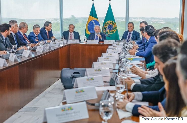 Indústria de alimentos anuncia R$ 120 bilhões em investimentos no Brasil até 2026