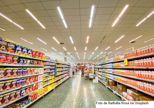 Preço dos alimentos ofusca aumento da renda no Brasil e trava poder de compra
