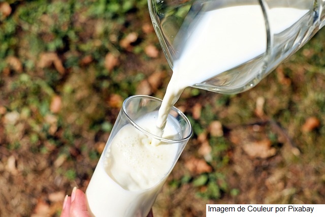 Com aumento de captação e demanda enfraquecida, preço do leite ao produtor cai