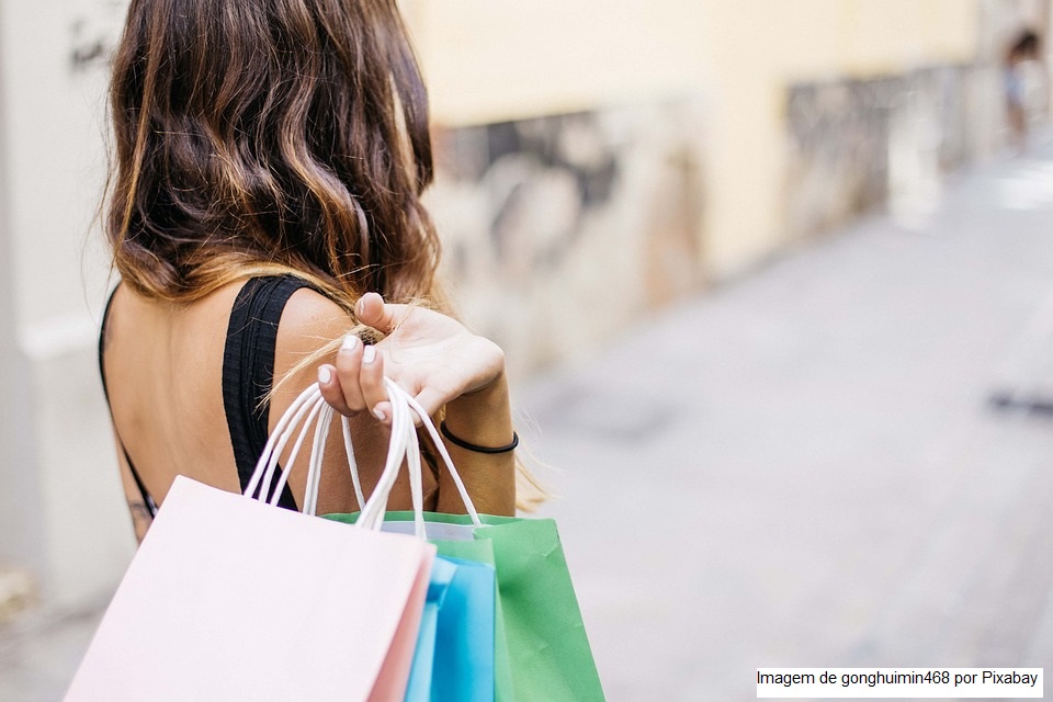 Marcas de varejo de moda dominam campanhas com influencers no Brasil