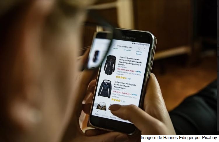 Mais da metade dos brasileiros farão as compras de final de ano online, diz pesquisa