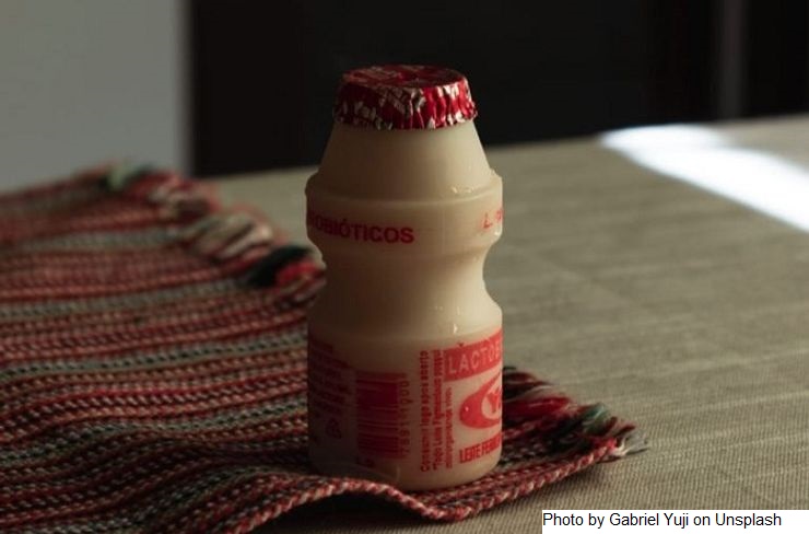 Yakult doa frascos de leite fermentado para profissionais que atuam contra Covid-19