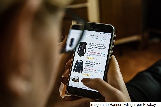 Metade dos brasileiros prefere comprar em lojas online do que físicas, aponta pesquisa