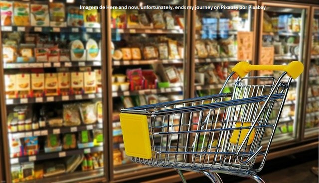 Consumidor dilui as compras do mês e está gastando menos
