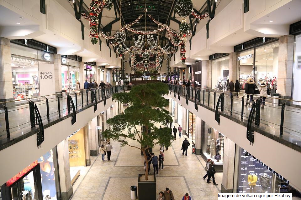 O tamanho das lojas em shoppings está diminuindo?