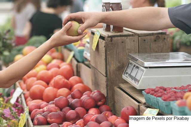Confiança dos consumidores avança 4,1 pontos em agosto