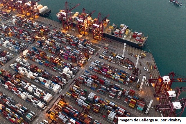 Taxa de crescimento do comércio exterior da China atinge alta de 10 anos