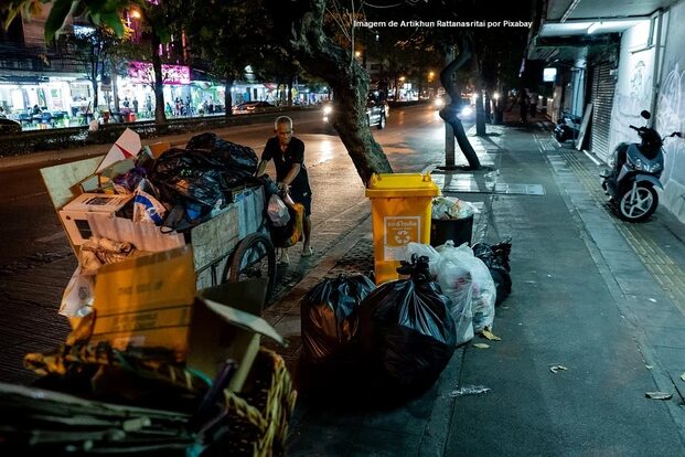 Desemprego mantém recorde de 14,7% no trimestre encerrado em abril