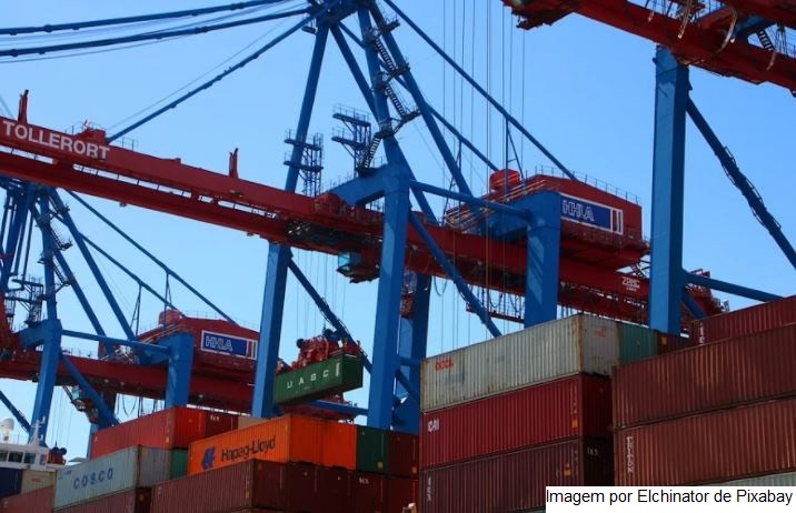 Comércio global atinge recorde de US$ 28,5 trilhões em 2021, mas provavelmente será moderado em 2022