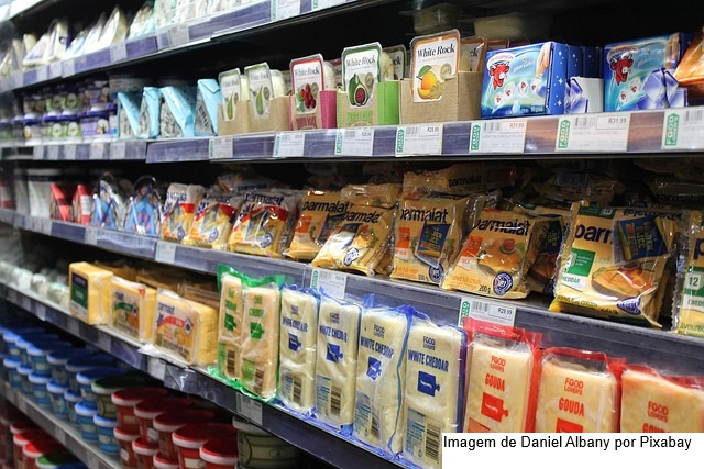 Consumo das famílias mantém-se em alta no mês de abril