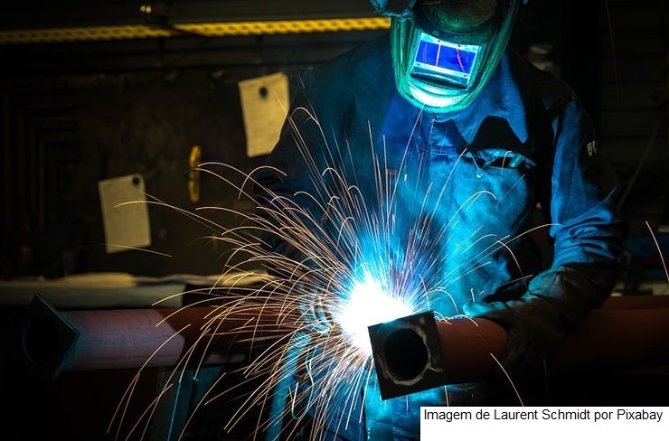 Sondagem industrial: produção e emprego têm queda em dezembro de 2022