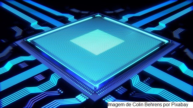 Mais fábricas de aparelhos eletrônicos param parte da produção por falta de chips
