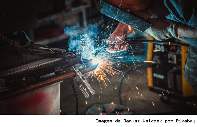 Confiança da Indústria recua pela sétima vez no ano