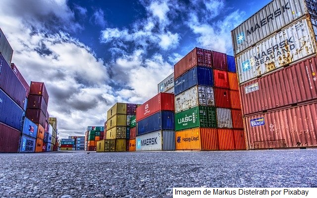 Aumento das importações faz superávit comercial cair 15% em setembro