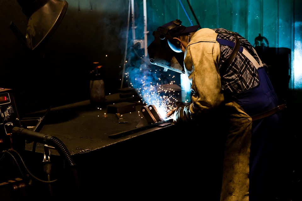 Produção industrial avança 0,4% em agosto na base mensal, levemente abaixo do esperado