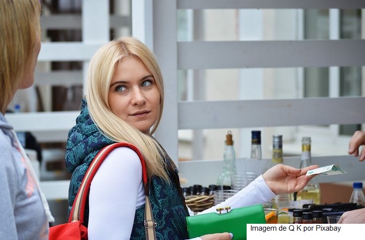 Estudo aponta que 83% dos consumidores vão fazer compras de Natal pelo smartphone