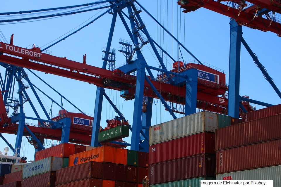 Balança comercial registra superávit de US$ 5,4 bilhões em julho