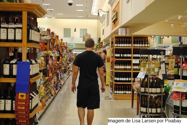 Gastos em alimentação são os que mais aumentaram no ano