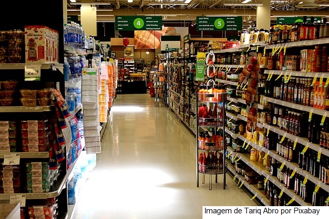 Vendas nos supermercados caem 1,8% em fevereiro