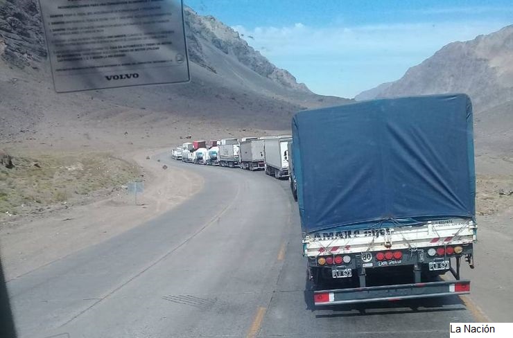 Testes de Covid causam fila de quase 2 mil caminhões na fronteira da Argentina com o Chile