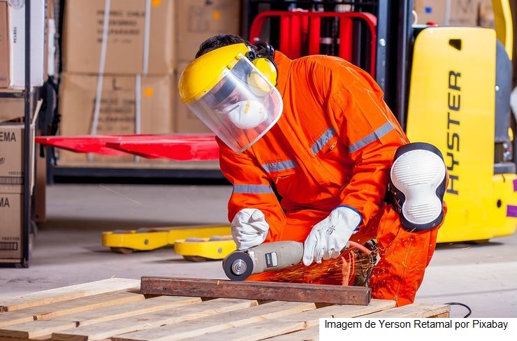 Guerra e ômicron afetam produção e PIB industrial deve cair pela 7ª vez em 10 anos