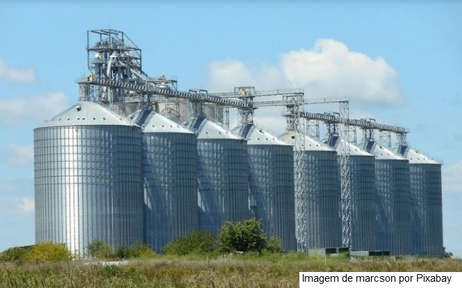Com produção aquecida, agricultores investem em complexos de armazenagem
