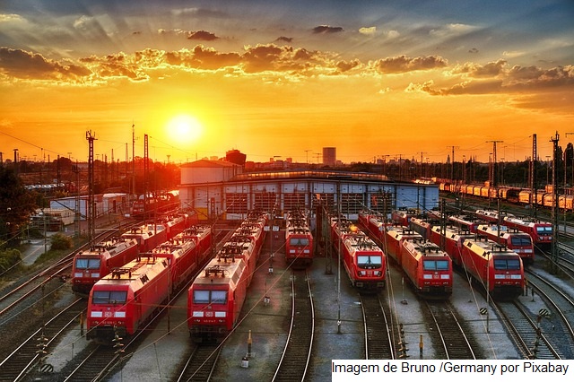 Título: China – Um trem de carga China-Europa sai do porto de Hebei