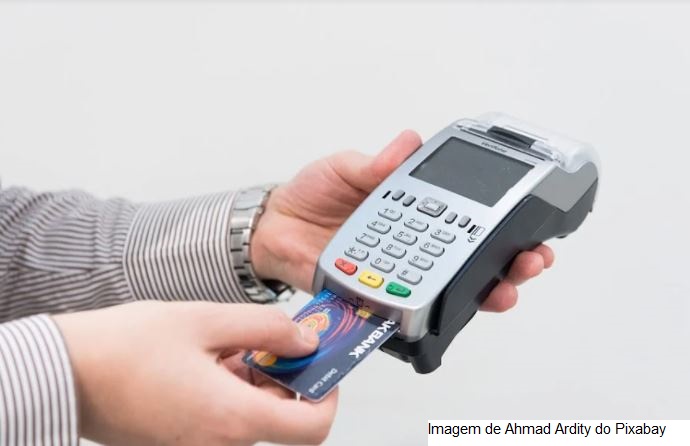 Transações de débito Visa nas compras de fim de ano crescem 60% no Brasil