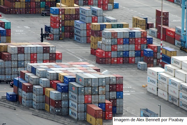 Contas externas têm saldo negativo de US$ 4,5 bilhões em outubro