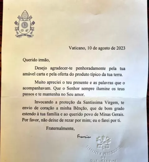 Papa Francisco é novamente presenteado com um Queijo Minas Artesanal