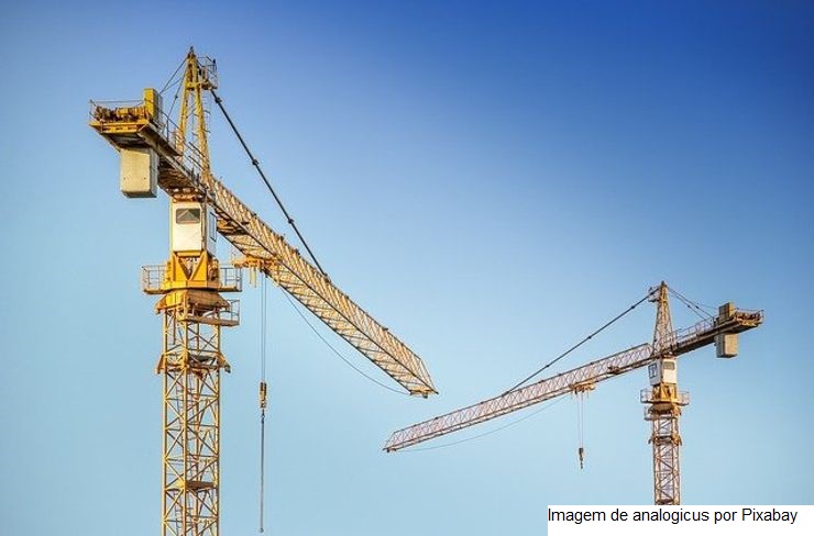 Produção industrial cresce 0,7% em fevereiro, mas continua abaixo do patamar pré-pandemia