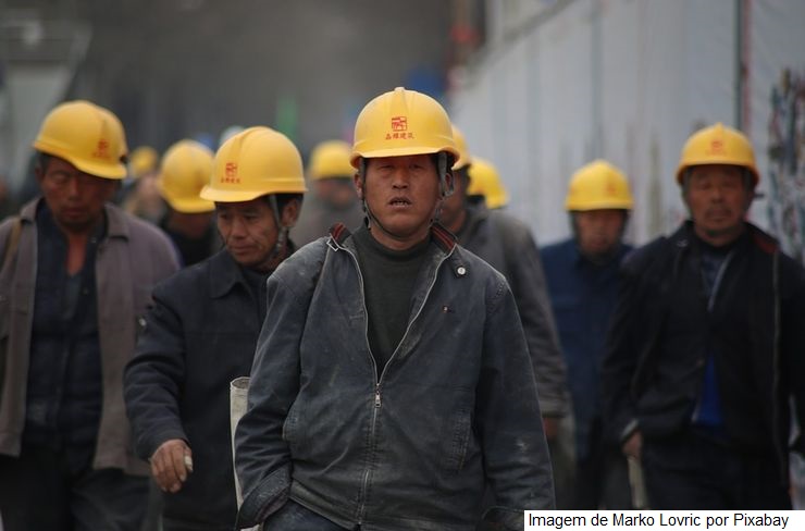 Produção industrial do Japão cai 1% em dezembro