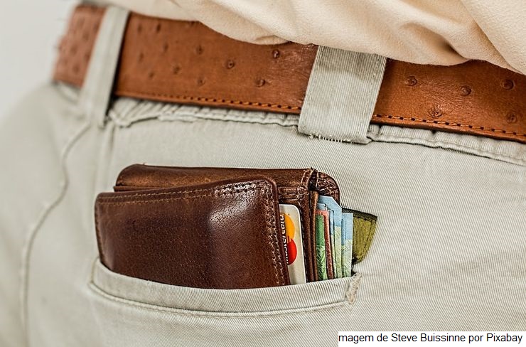 Confiança dos consumidores cai 2,2 pontos em janeiro