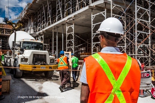 Projeção de crescimento do PIB em 2021 passa de 3,2% para 3,5%